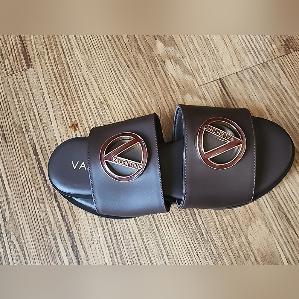 SIZE  7 AUTHENTIC. Valentino Logo Slide Sandals - Picture 7 of 8